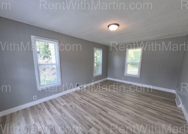 Photo - 348 Lamont St