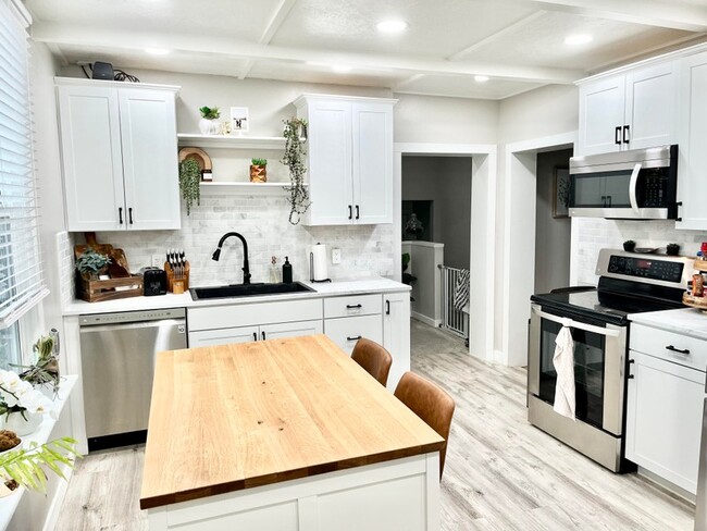 Photo - 135 N 200 W St