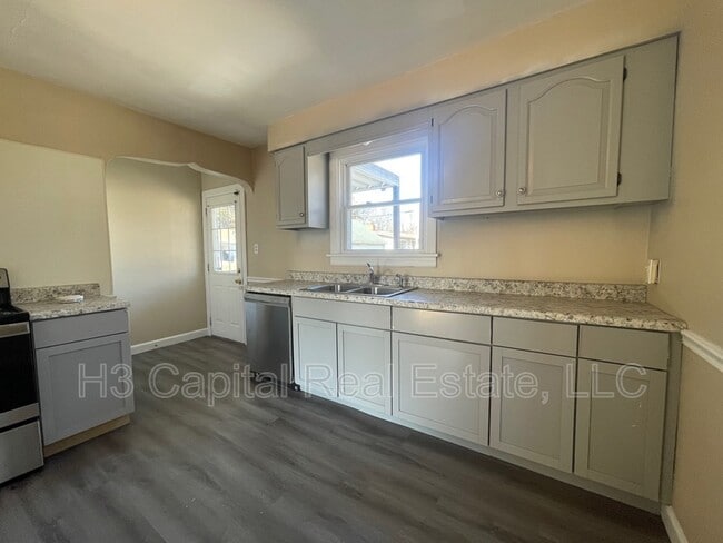 Photo - 711 N 28th St