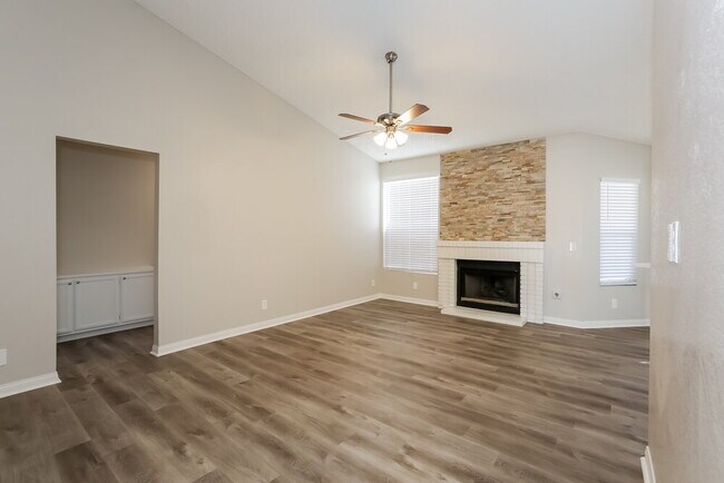 Photo - 736 Rusty Spur Dr