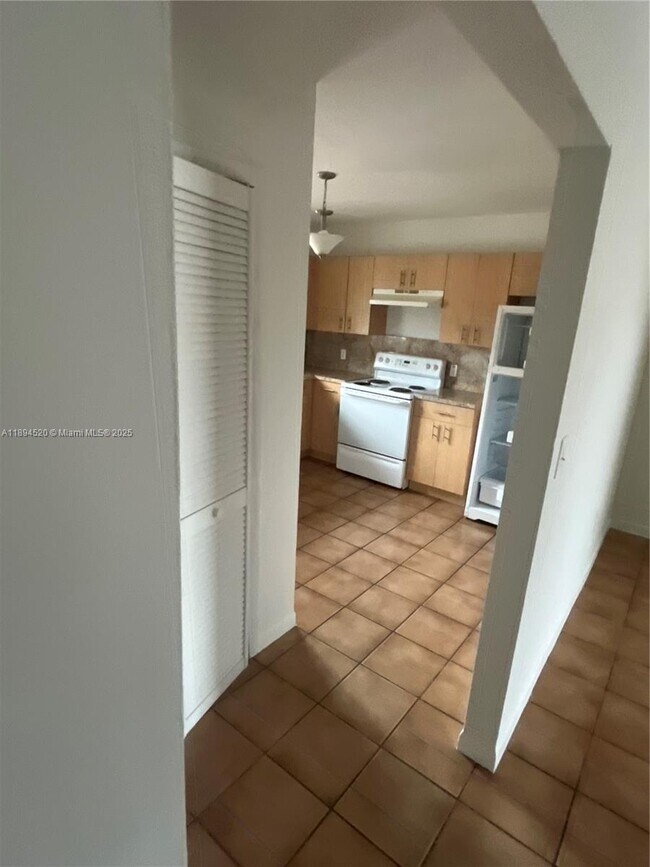 Photo - 415 E 24th St Unidad 3