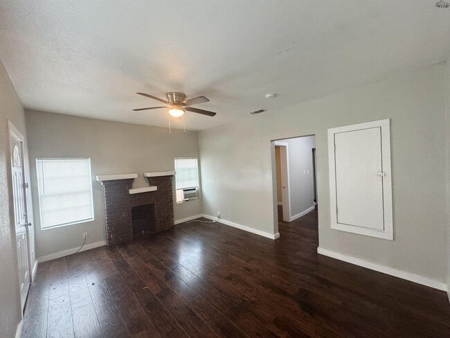 Photo - 2142 Avenue E