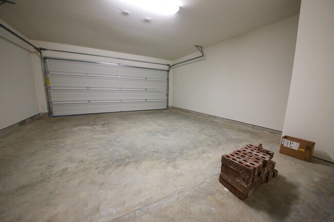 Building Photo - 9407 Castillo Ct