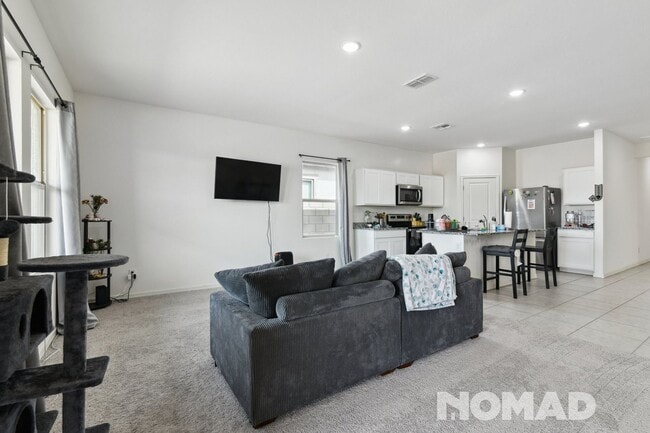 Photo - 9560 W Illini St