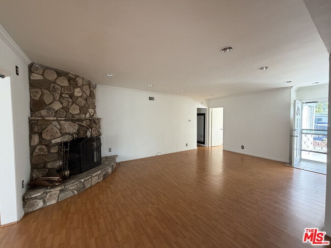 Photo - 11121 Parr Ave