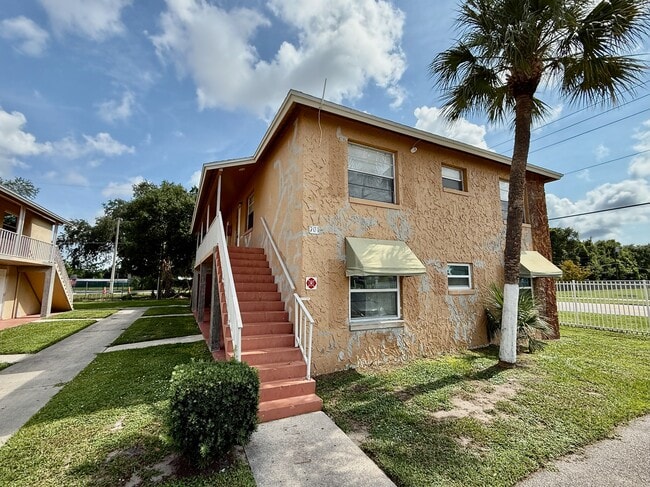 Photo - 701 Michigan Ct