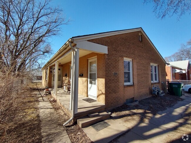 Building Photo - 223-225 S Custer Ave Unit 223 Rental