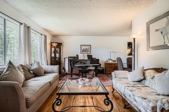 Photo - Piano & Pines 3 BDR Retreat