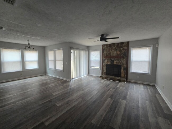 Photo - 1006 Wood Creek Dr