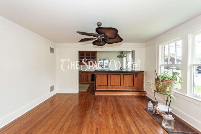 25 8th Ave