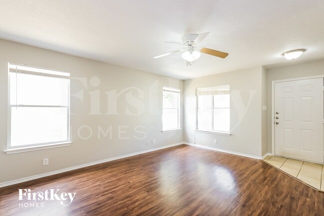 Photo - 125 Hampton Cove