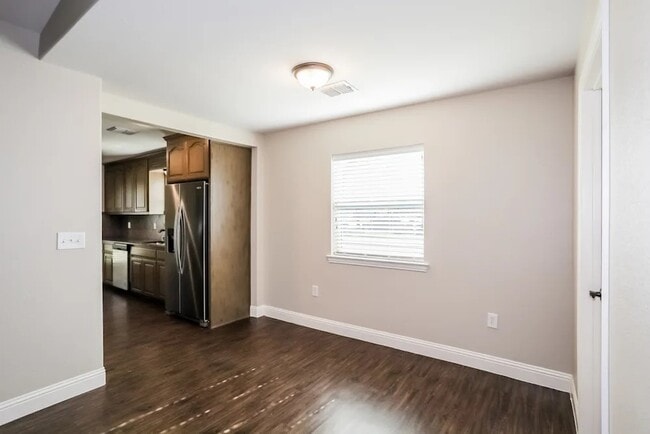 Photo - 2102 Colonial Dr