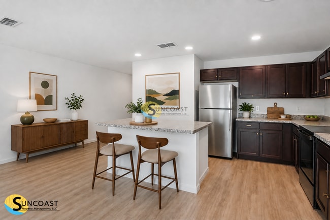 Building Photo - 7638 Mailes Ct
