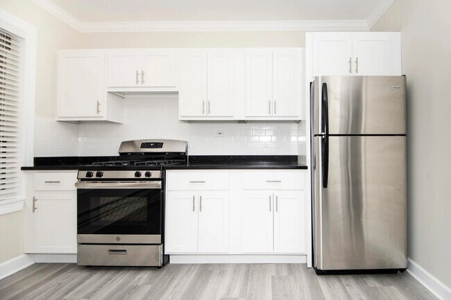 Photo - 839 W Cornelia Ave