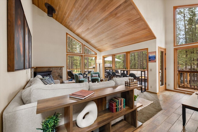 Photo - 70335 Sword Fern Unit ID1341340P