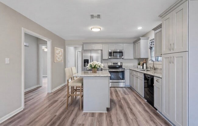 Building Photo - 117 Center Cir Unit 117