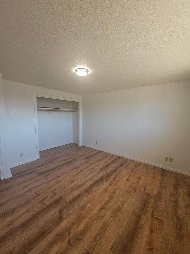Photo - 870 NW Commercial St