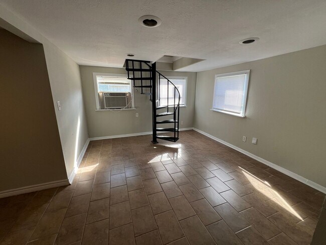 Photo - Cute 1 bedroom 1 bath duplex for lease