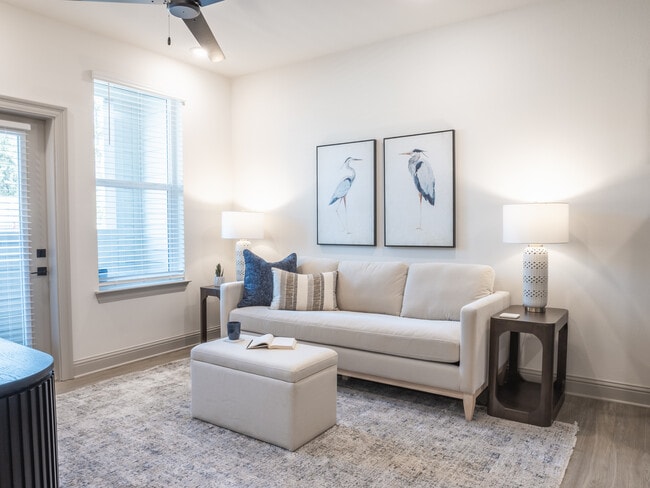 The Daysailer I: 1BR, 1BA- Living Room