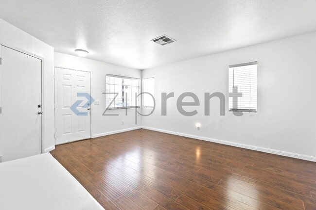 Photo - 2005 Rose Coral Ave