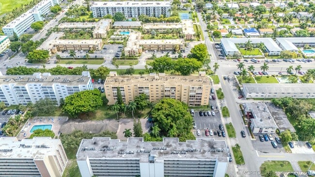 900 NE 12th Ave Unit 408