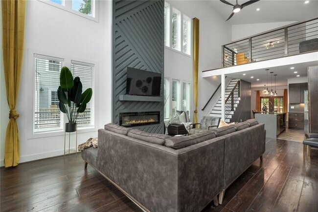 Photo - 255 Mathewson Pl SW