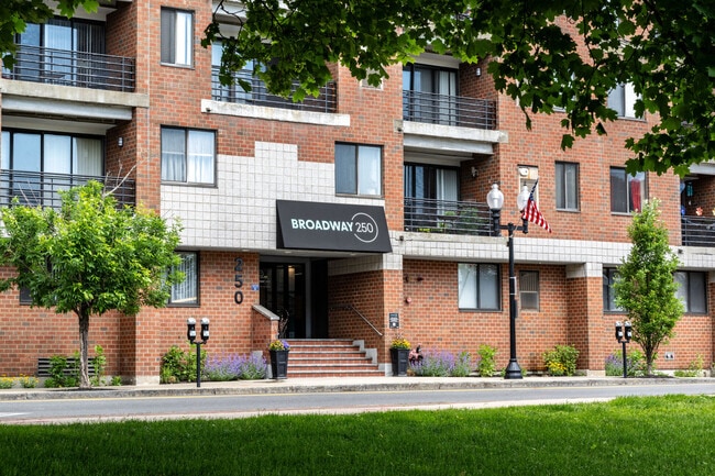 Building Photo - Broadway250