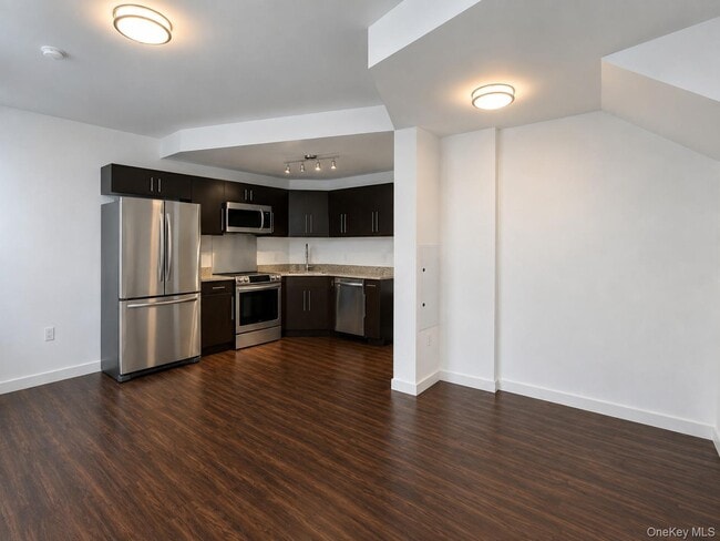 13 Main St Unit 3E