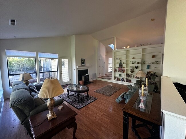 Building Photo - Light Filled 4 Bedroom 2.5 Bathroom Two-St... Rental