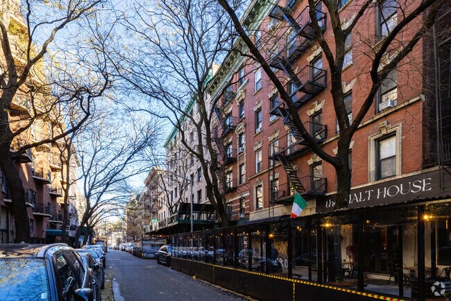 Photo - 208 Thompson St