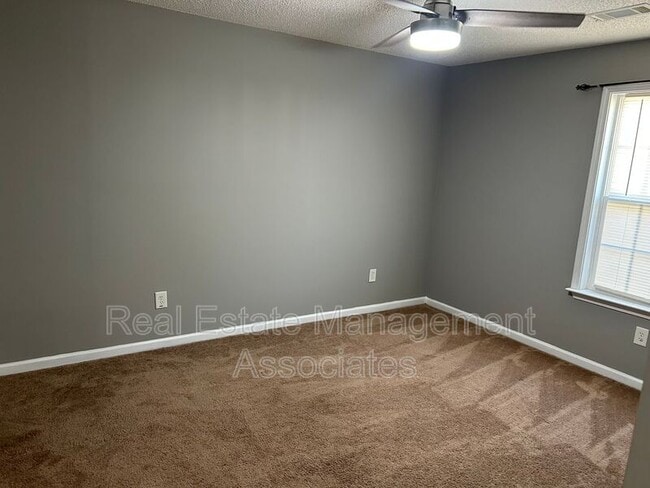 Photo - 1710 Summerwoods Ln