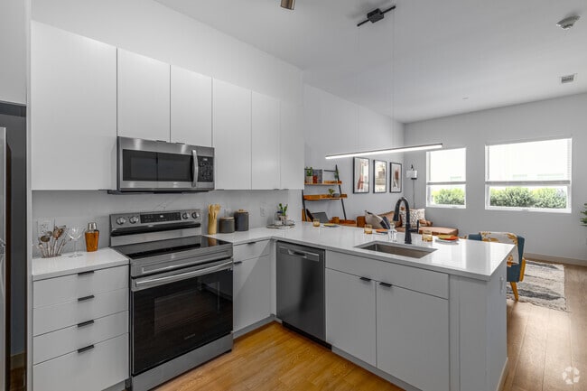1 BR, 1 BA - 669SF - Kitchen
