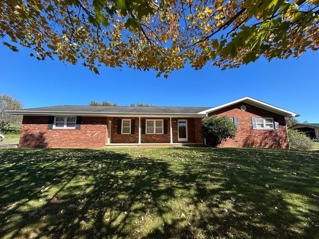 Large Brick Ranch with Finished Basement a... - Large Brick Ranch with Finished Basement a...