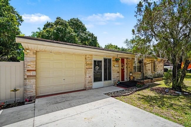 Photo - 122 East Ct