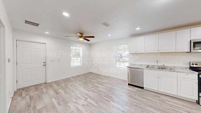 Photo - 2220 Flesher Ave
