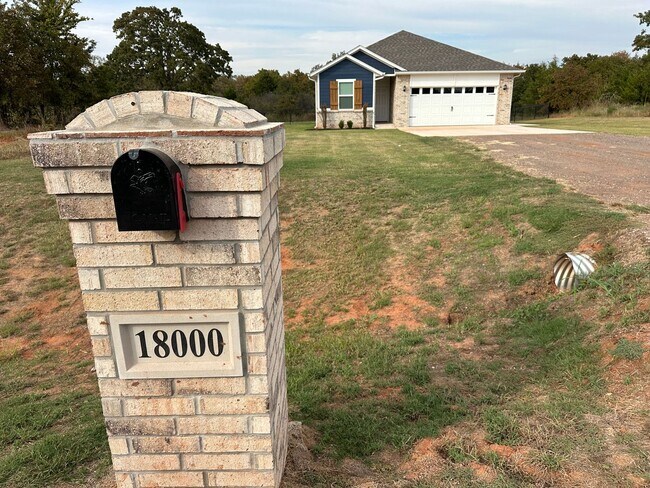 Photo - Lovely 3 Bedroom, 2 Bathroom on a 1.39 woo...