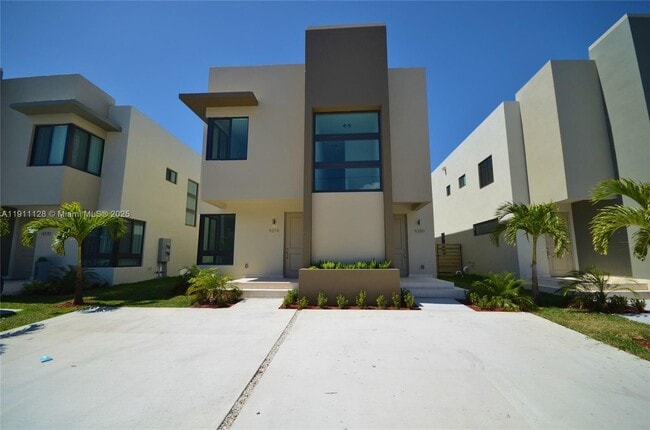 Photo - 4374 E 10th Ave