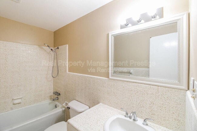 Photo - 610 Avenue H Unit 4