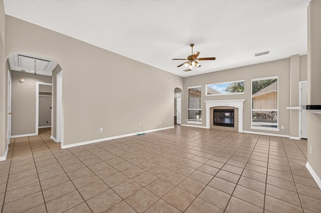 Building Photo - 2726 Martinec Dr