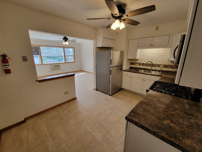 Building Photo - 1244 Main St Rental