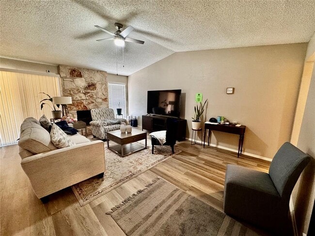 Building Photo - 5103 Summerset Trail