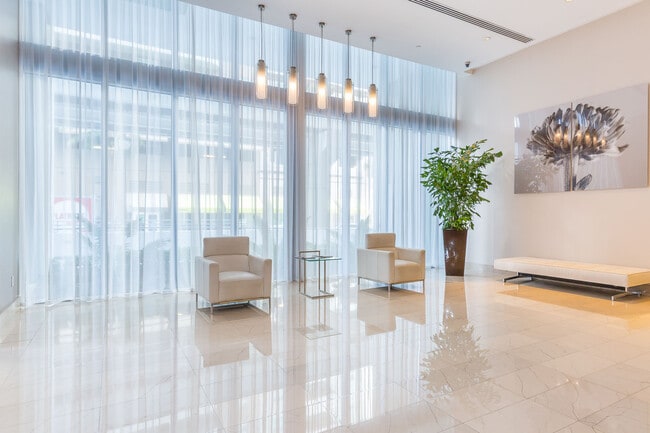 1111 SW 1st Ave Unit LPH216