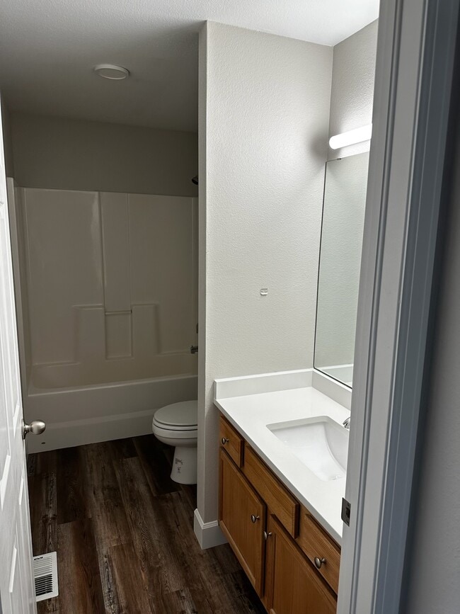 928 Village Cir Unit B