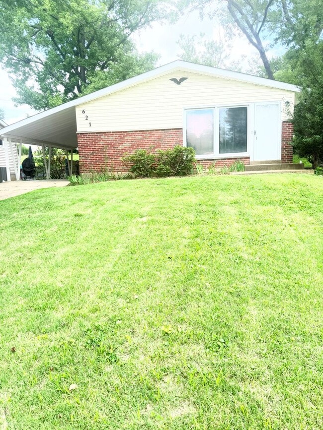 Building Photo - Crestwood Charm 3bd 2bth SFH