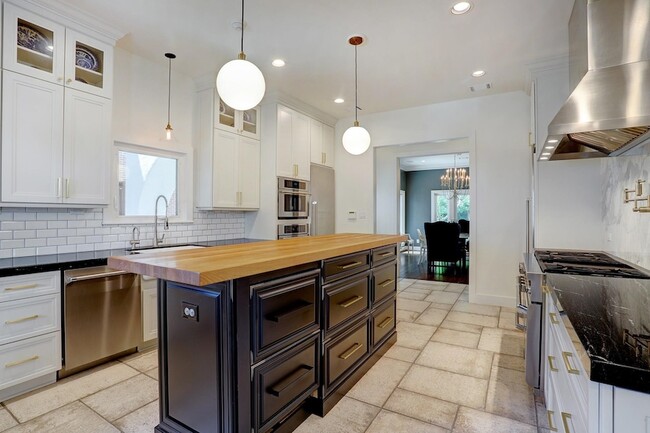 Photo - 3779 Robinhood St