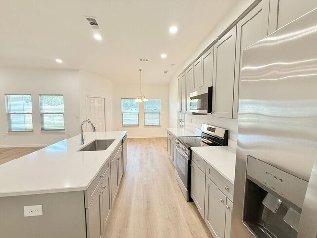 Photo - 3384 Hudson Bend