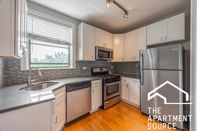 Building Photo - 2311 N Rockwell St Unit 1C