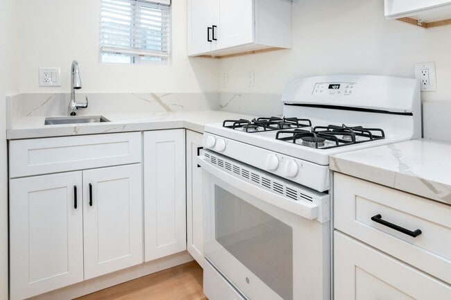 Photo - 3732 Cowley Way