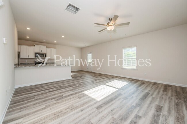 Photo - 656 Mackenzie Cv