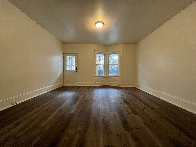 Photo - Jamestown St 142-144 Unidad 144 Jamestown St